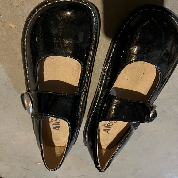 Algeria Mary Jane’s - Picture 1 of 6